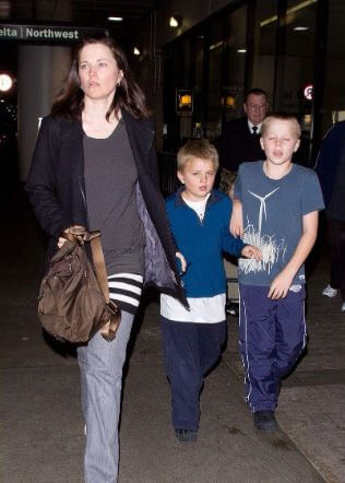 Judah Miro Tapert with his mother Lucy Lawless and brother Julius Robert Bay Tapert